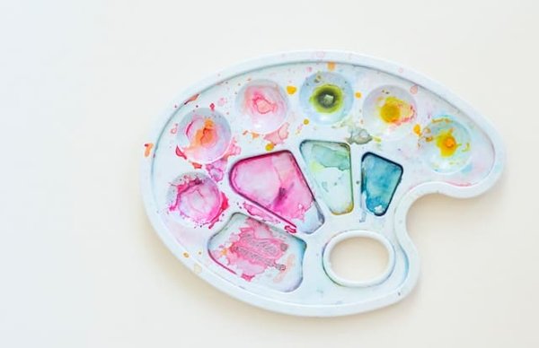 How to Opt for the Right Shade of Blush for a Warm-Toned UK Autumn Palette?